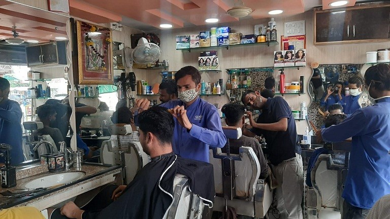 GLOSSY MENS  AND WOMENS PARLOUR 