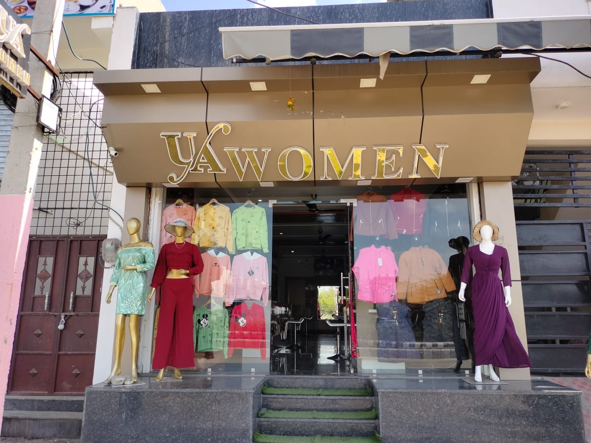 U/A WOMEN 